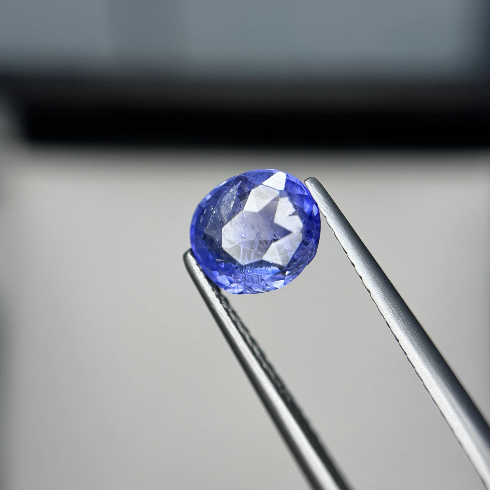 GGI Certified 1.72 CT Natural Blue Sapphire Oval Shape Loose Gemstone from Sri Lanka — view 6