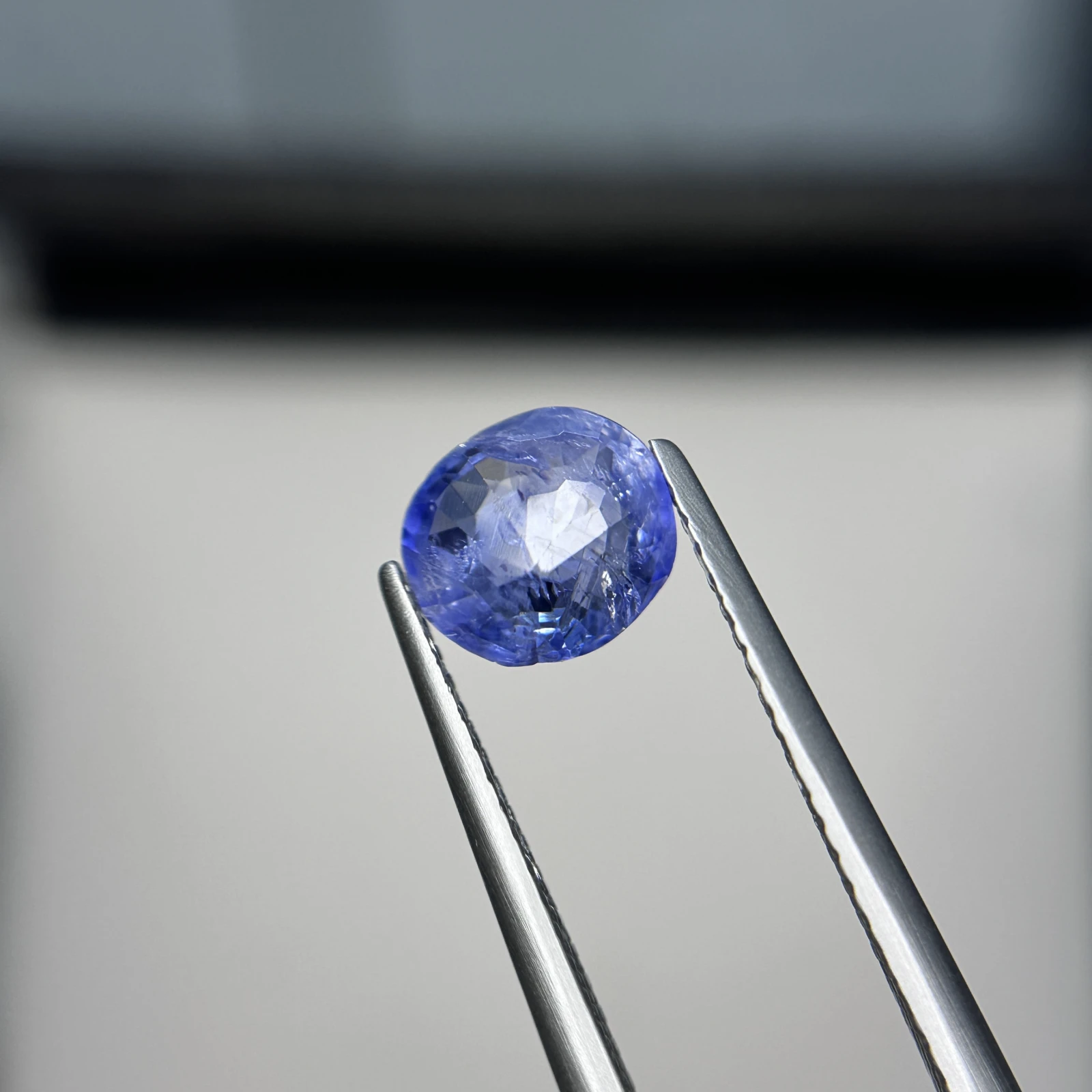 GGI Certified 1.72 CT Natural Blue Sapphire Oval Shape Loose Gemstone from Sri Lanka — view 7