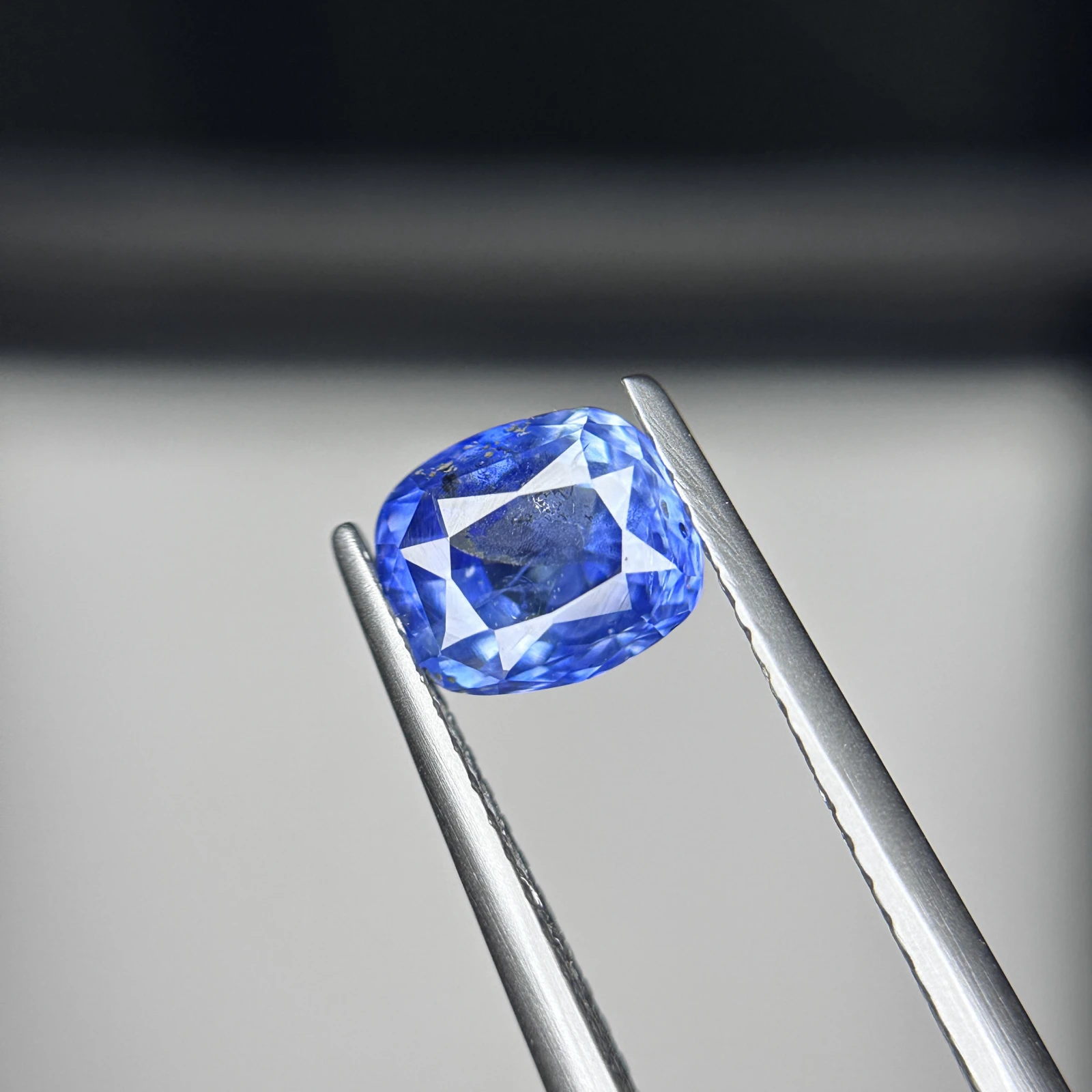 GGI Certified 1.77 CT Natural Blue Sapphire Cushion Shape Loose Gemstone from Sri Lanka — view 4
