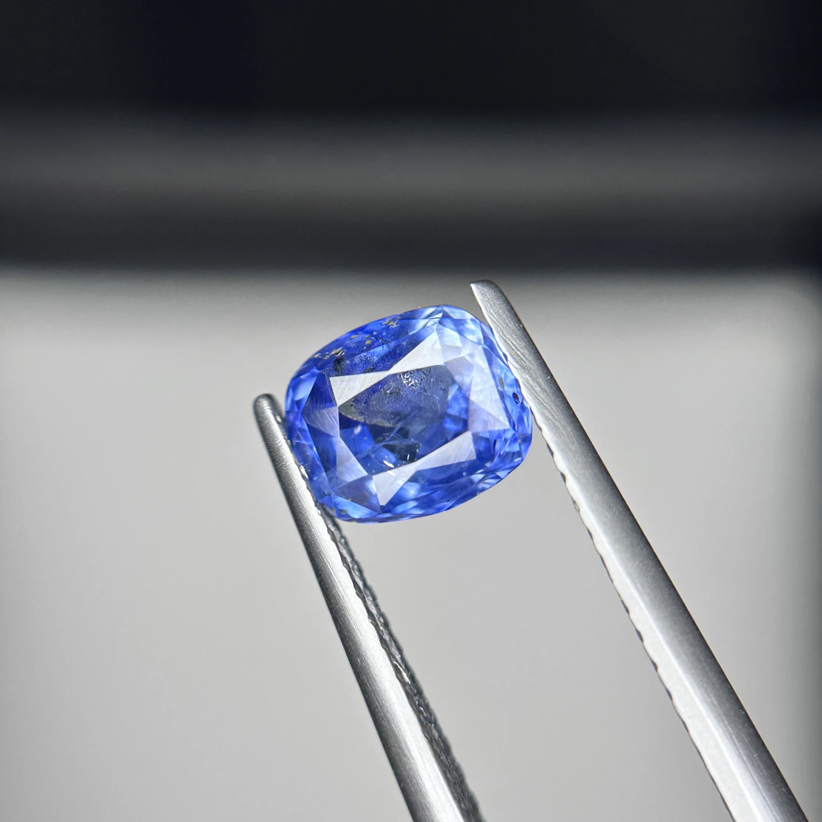 GGI Certified 1.77 CT Natural Blue Sapphire Cushion Shape Loose Gemstone from Sri Lanka — view 5