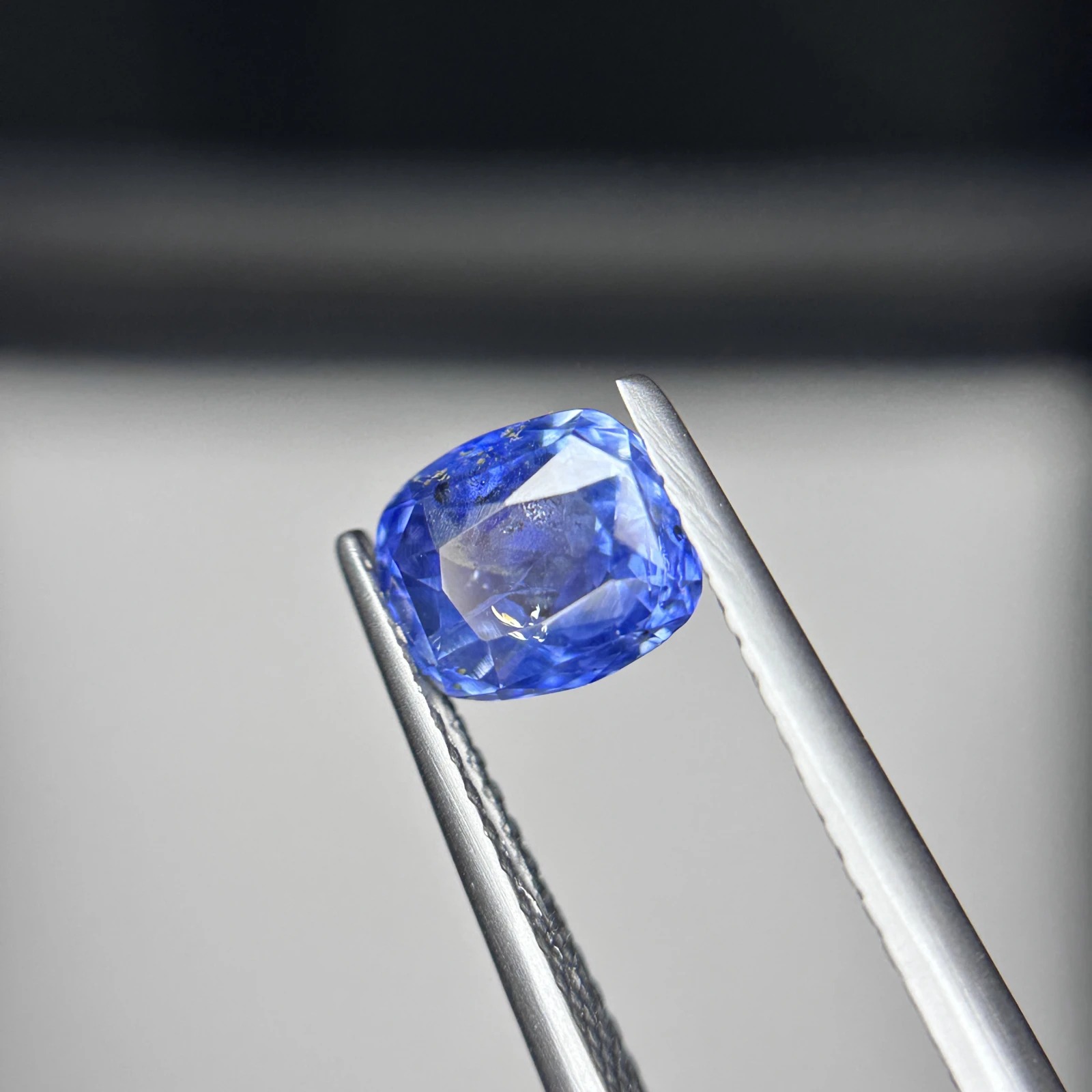 GGI Certified 1.77 CT Natural Blue Sapphire Cushion Shape Loose Gemstone from Sri Lanka — view 6