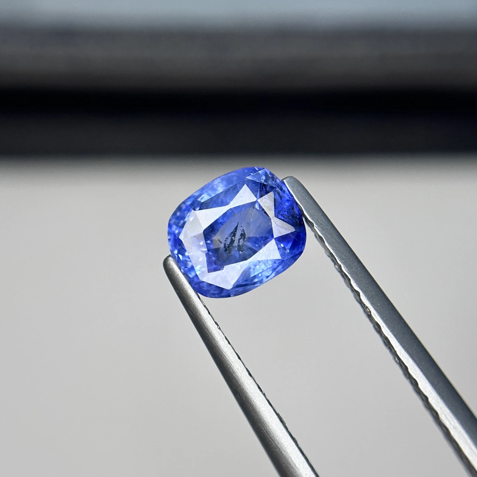 GGI Certified 1.08 CT Natural Blue Sapphire Cushion Shape Loose Gemstone from Sri Lanka — view 2