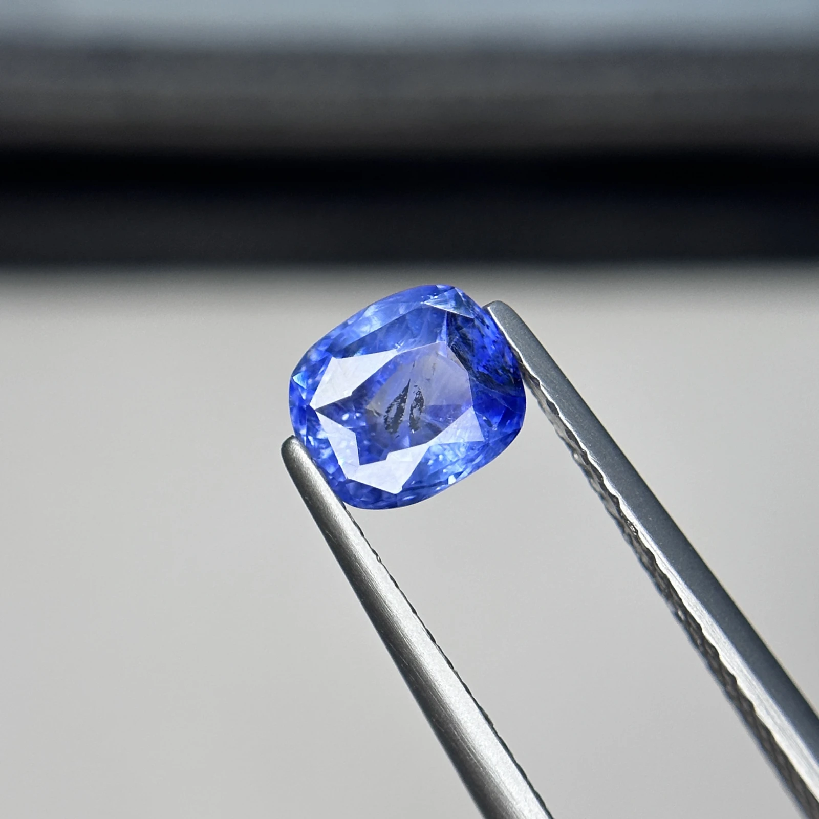 GGI Certified 1.08 CT Natural Blue Sapphire Cushion Shape Loose Gemstone from Sri Lanka — view 3
