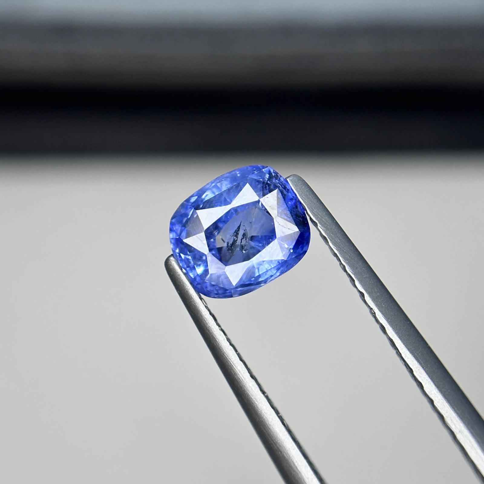 GGI Certified 1.08 CT Natural Blue Sapphire Cushion Shape Loose Gemstone from Sri Lanka — view 4