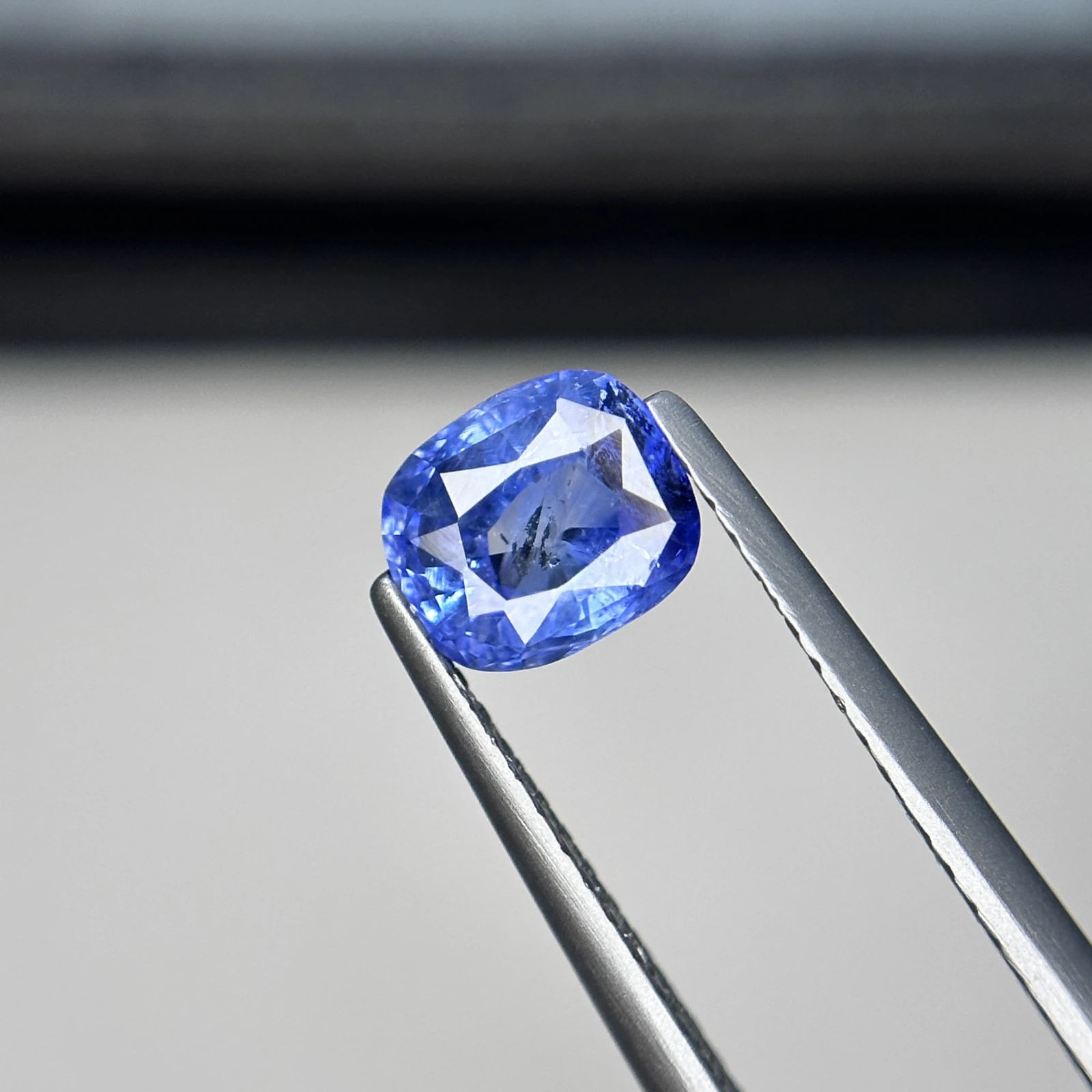 GGI Certified 1.08 CT Natural Blue Sapphire Cushion Shape Loose Gemstone from Sri Lanka — view 5