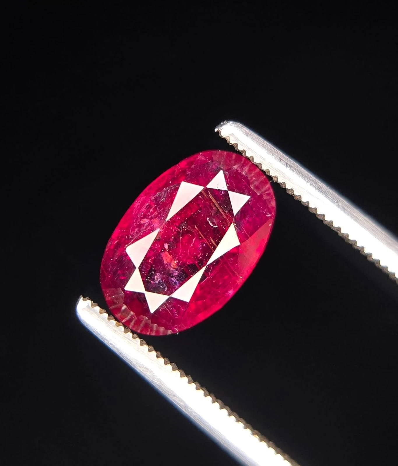 Pigeon blood Ruby 2.88 carat from Mozambique — view 3