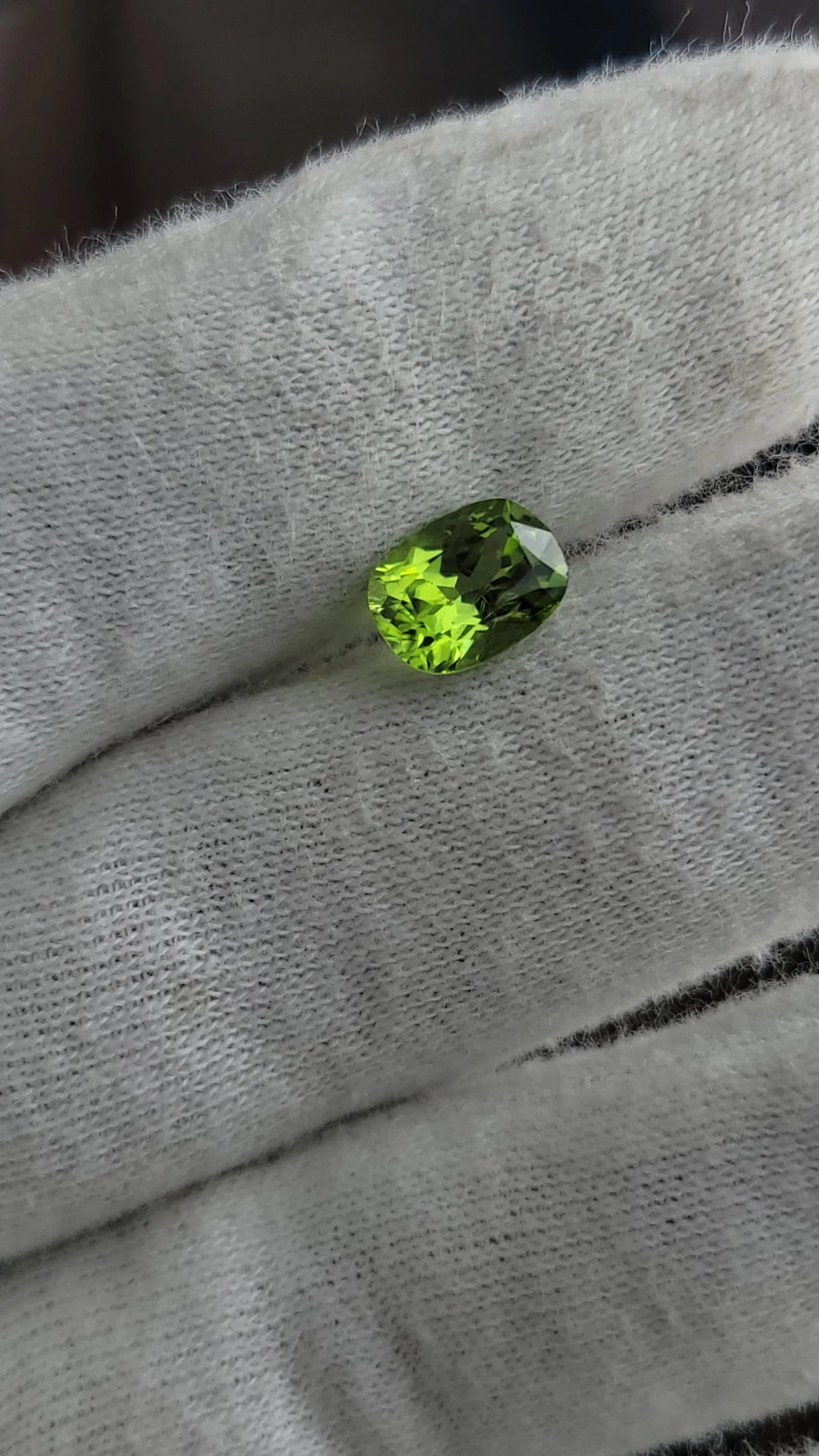Peridot 2.7ct. in Fancy Cushion Cut from Pakistan — view 5
