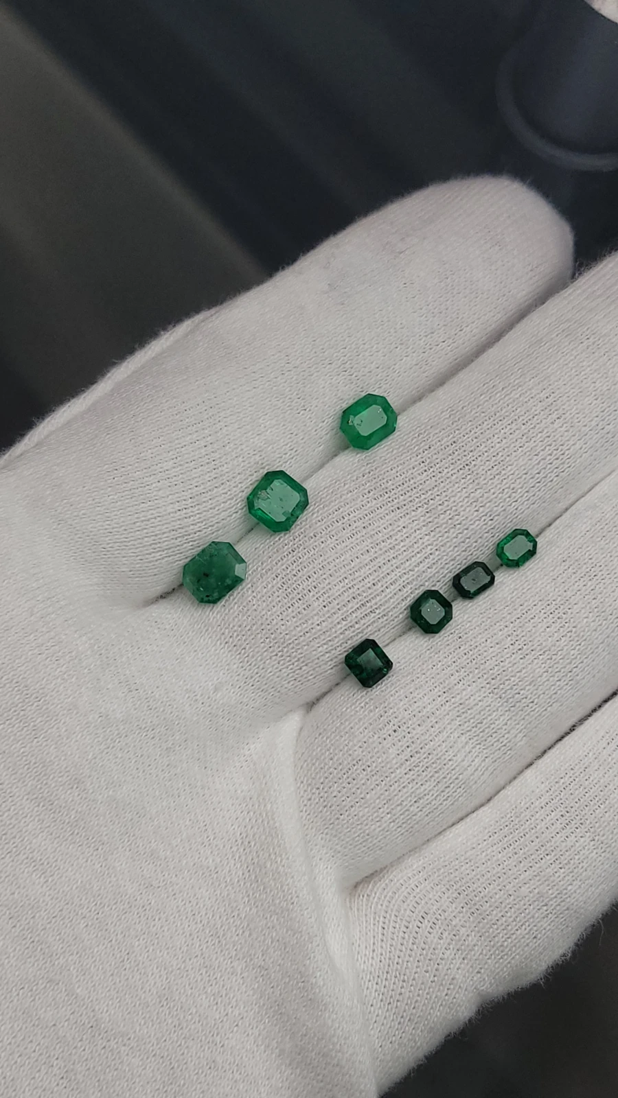 Swat Emerald Parcel 7 Pieces with Total Weight of 4.15ct. — view 1