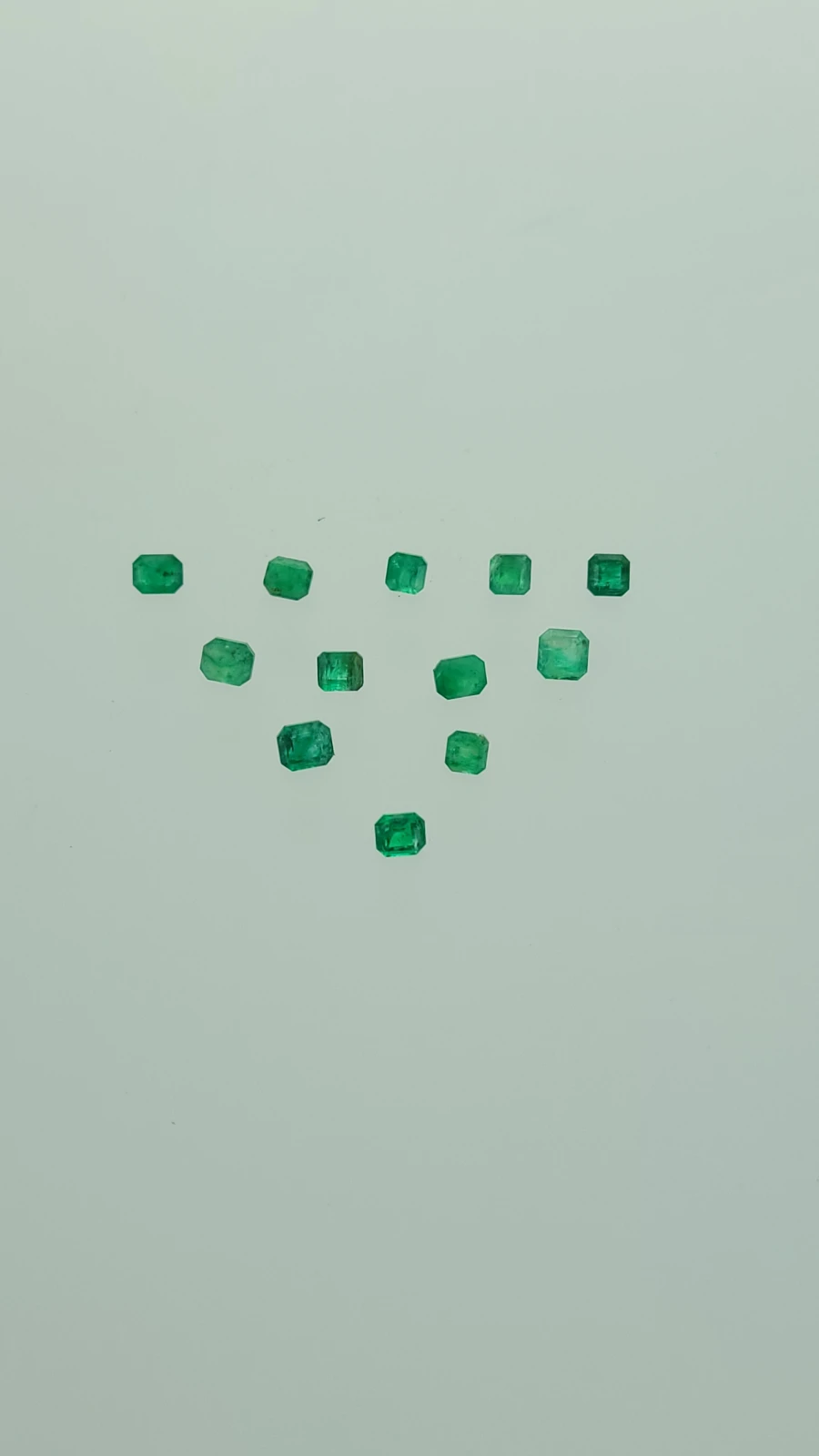 Swat Emerald Lot 12 pieces total weight 4.15 carats. — view 1