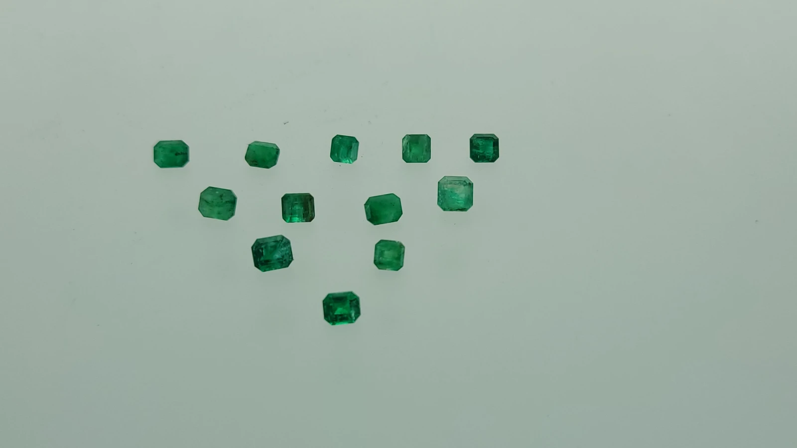 Swat Emerald Lot 12 pieces total weight 4.15 carats. — view 2