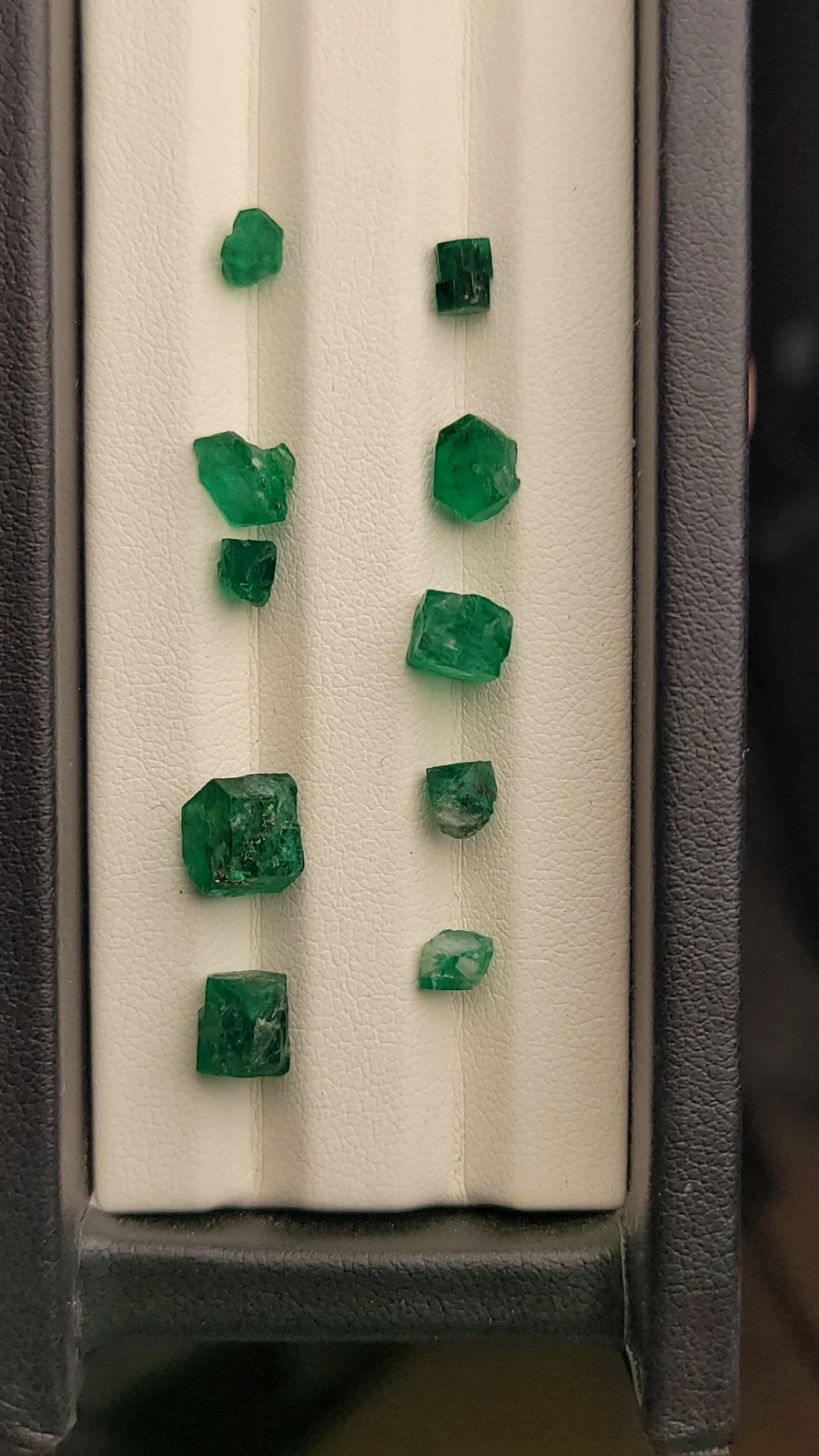 10.75ct Emerald Rough Lot 10 pieces — view 1