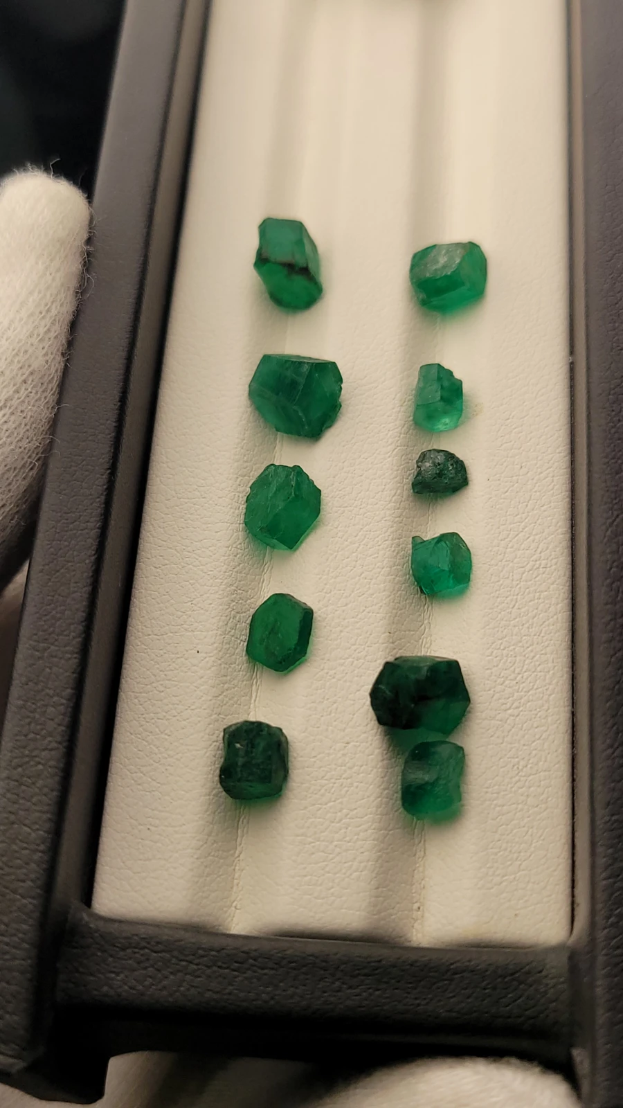 11.9ct Swat Emerald Lot 11 Pieces Rough From Pakistan — view 2