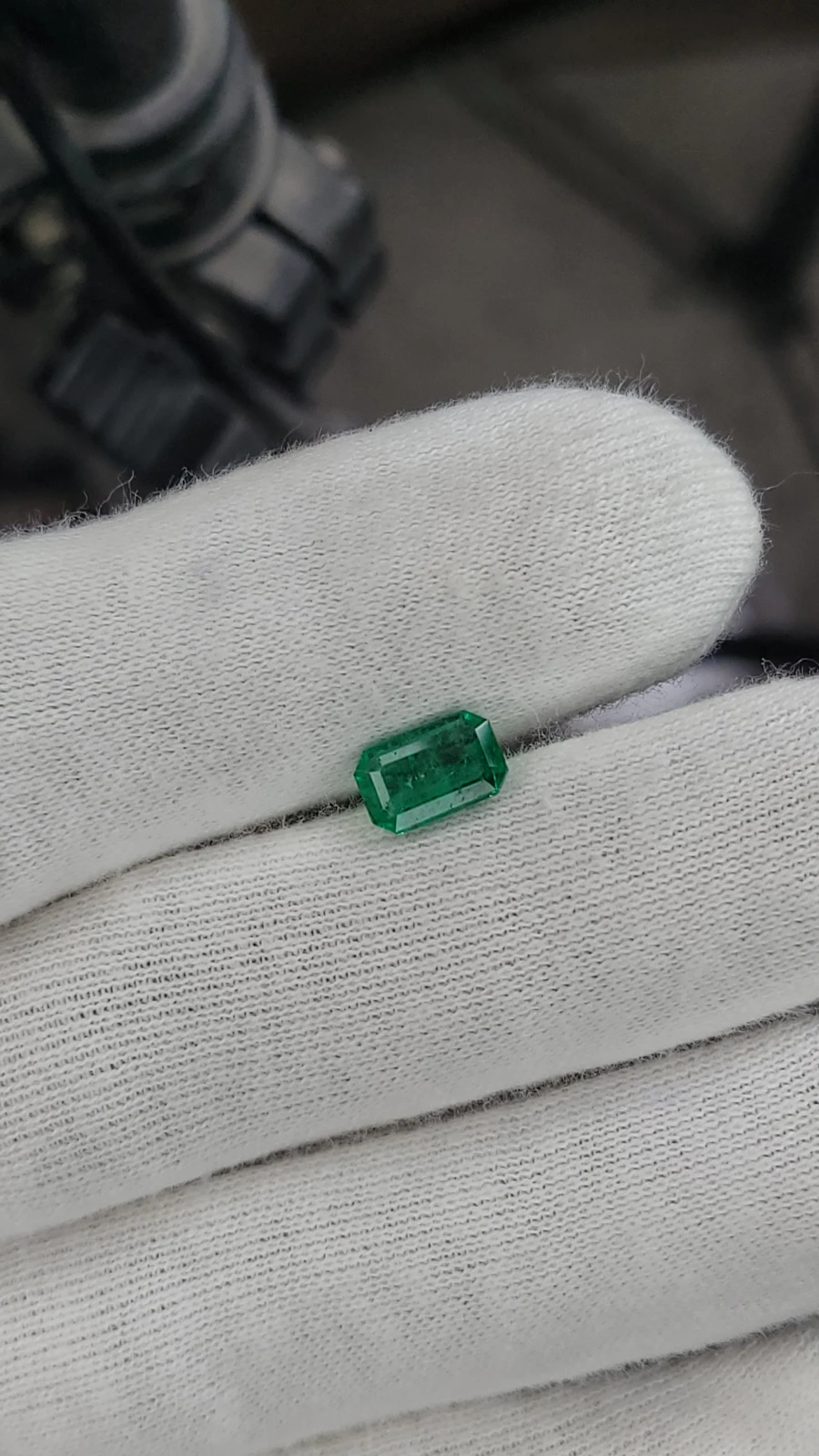 1.6ct Swat Emerald Emerald cut From Pakistan — view 3