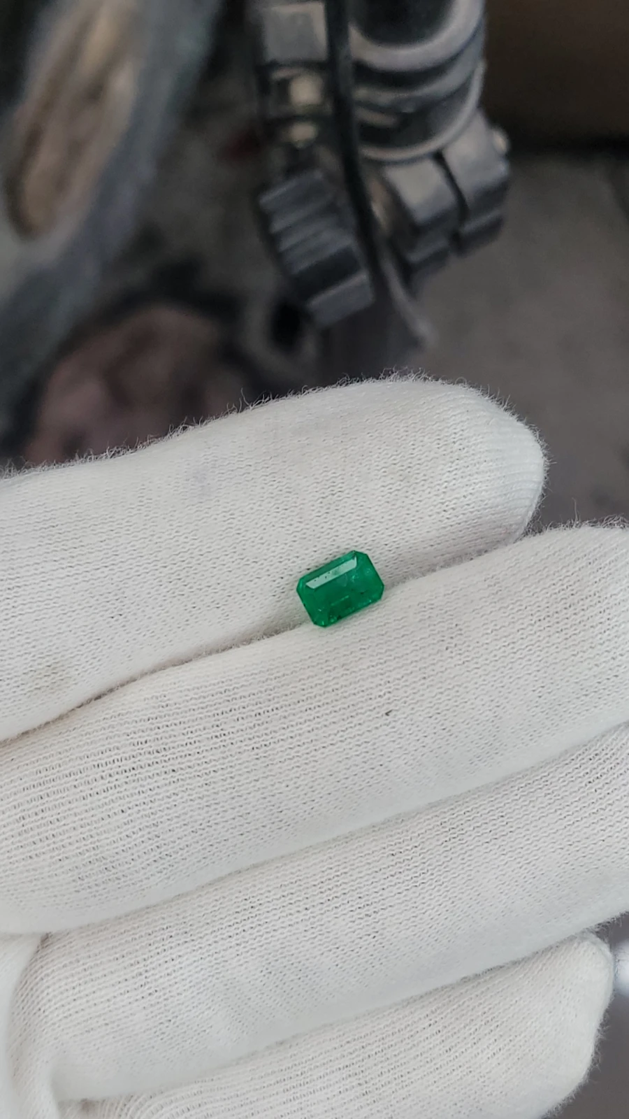 1.35ct Emerald Emerald Cut From Pakistan — view 3