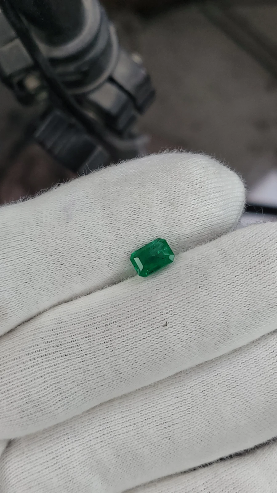 1.35ct Emerald Emerald Cut From Pakistan — view 1