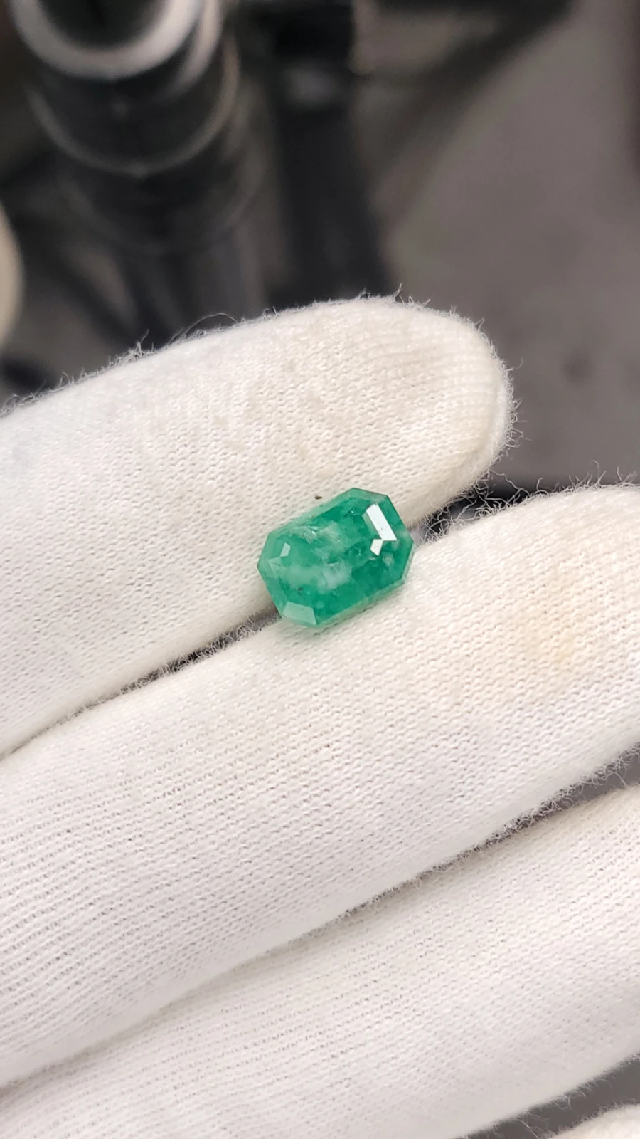 4.35ct Swat Emerald Emerald cut From Pakistan — view 1