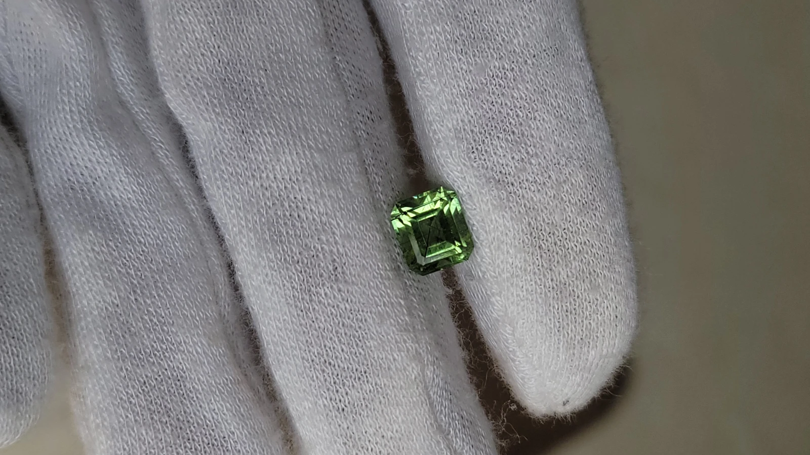 2.85 carats Peridot Emerald Cut From Pakistan — view 3