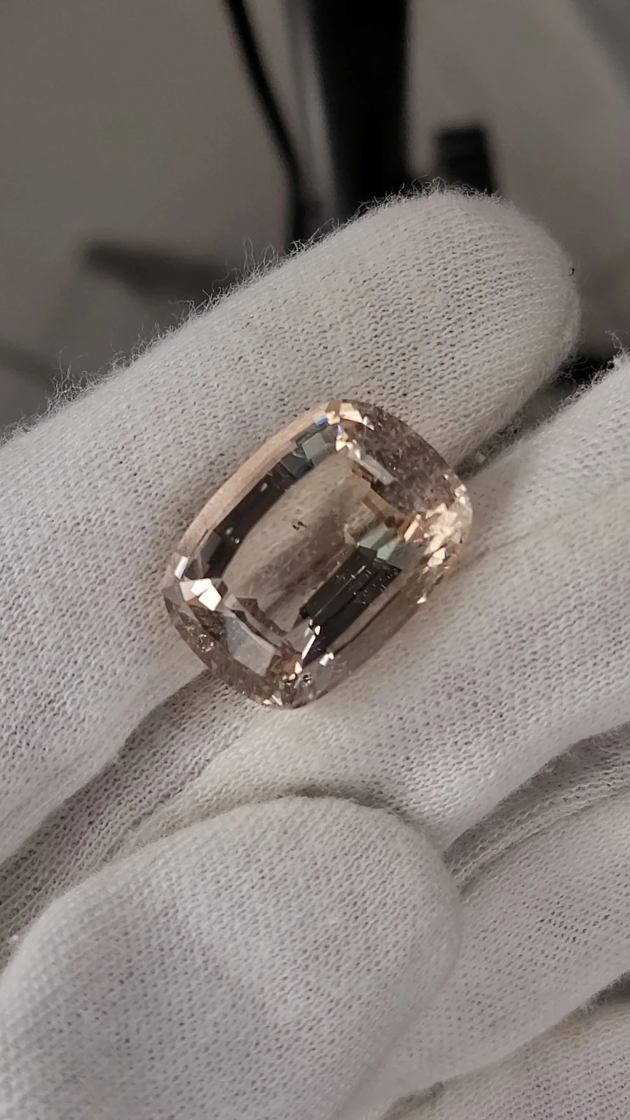 34.10 carats Topaz Cushion cut From Pakistan — view 3