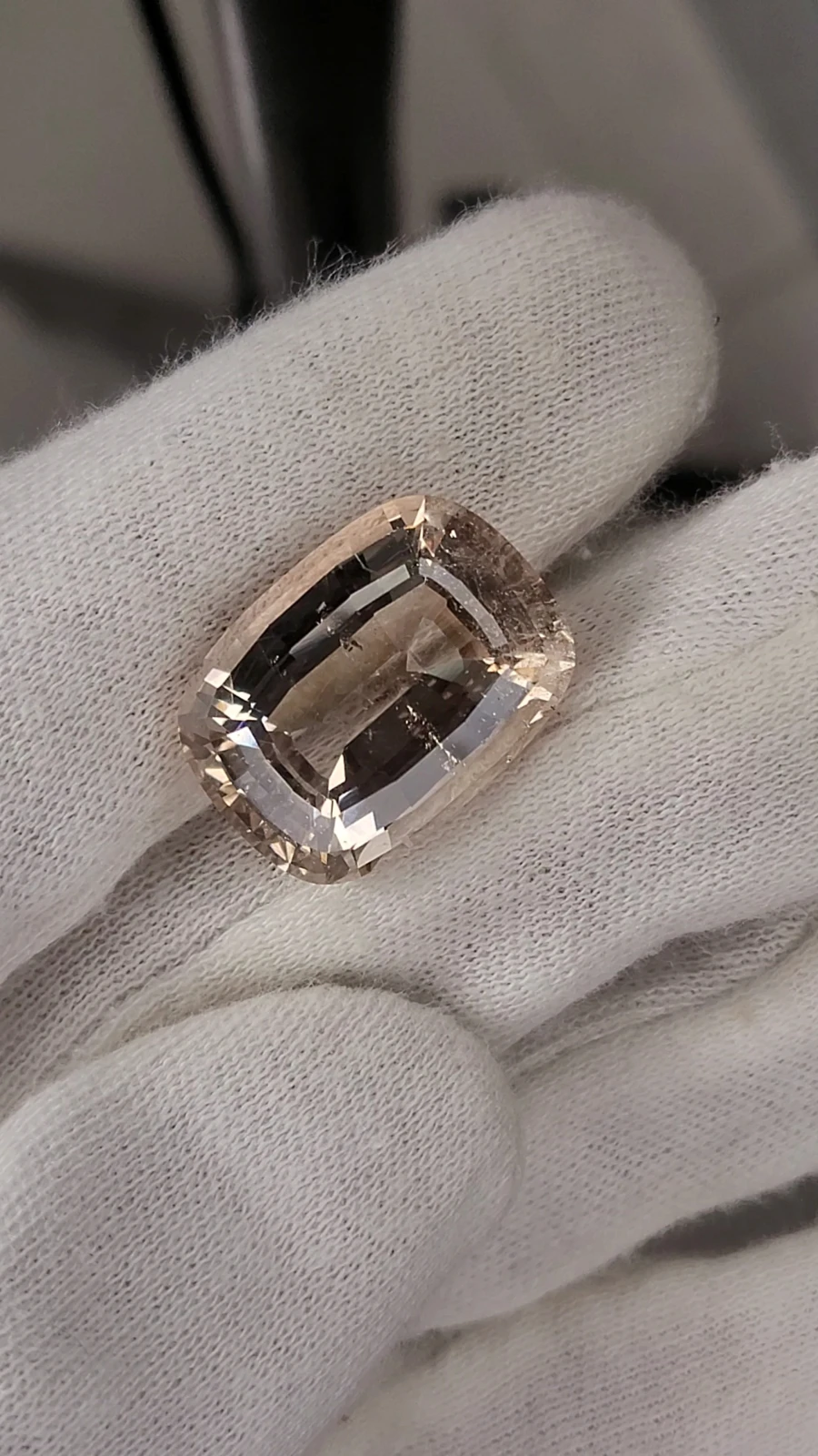 34.10 carats Topaz Cushion cut From Pakistan — view 4