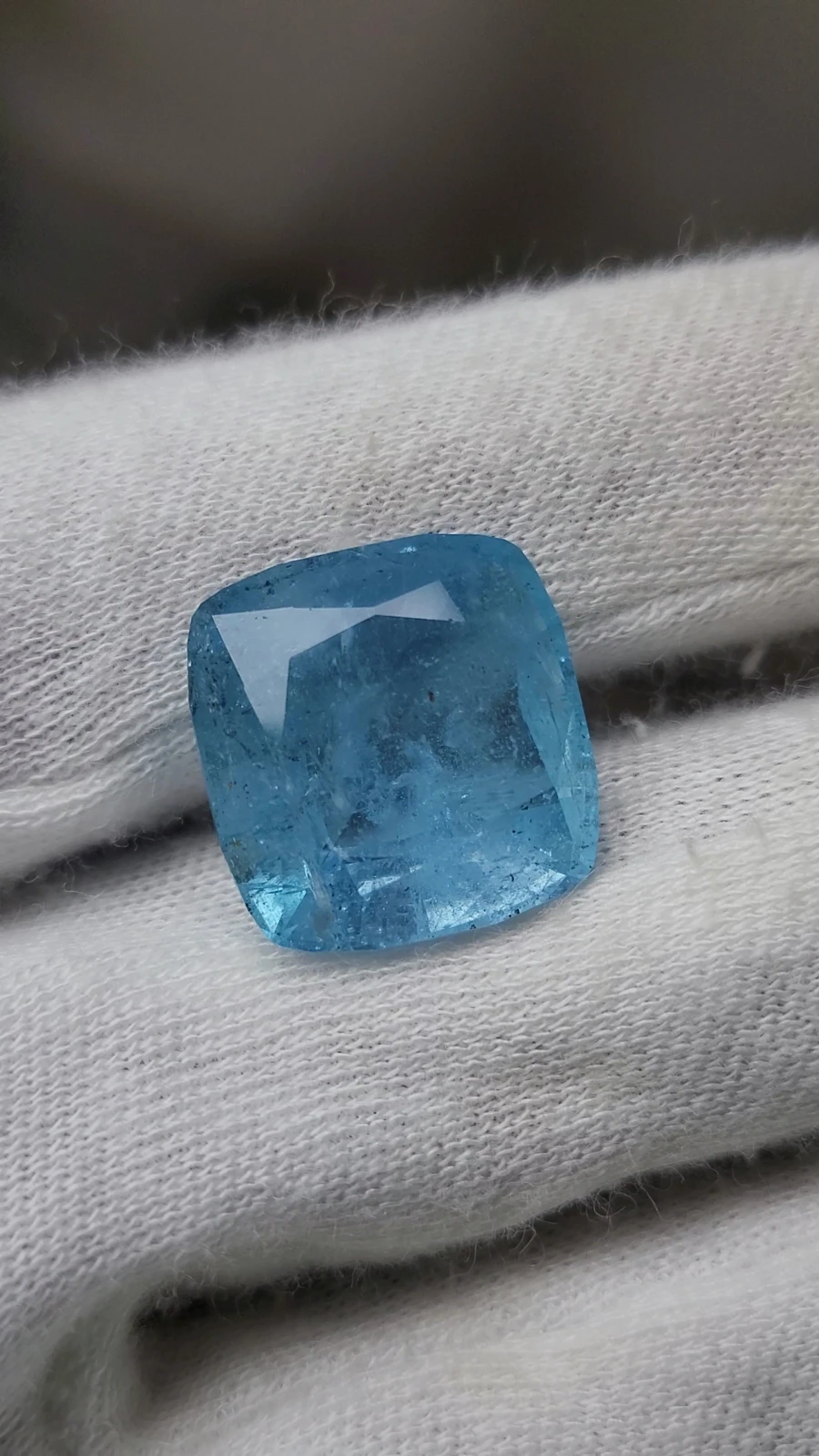 22.7 carats Aquamarine Cushion cut From Pakistan — view 1
