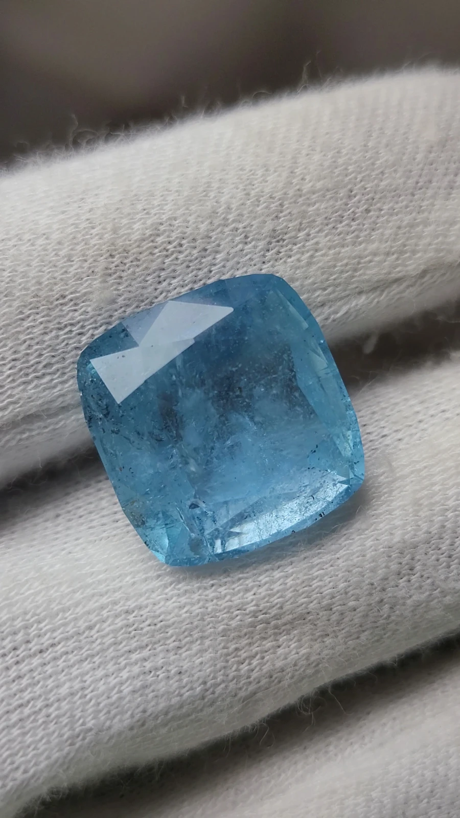 22.7 carats Aquamarine Cushion cut From Pakistan — view 4
