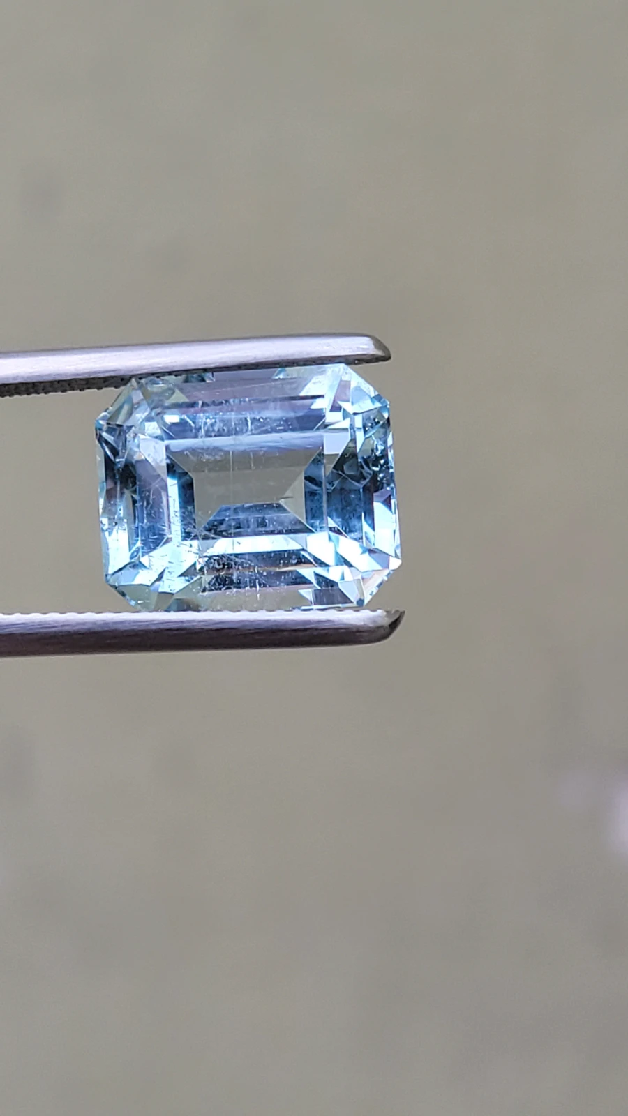 10.55 carats Aquamarine Emerald Cut From Pakistan — view 1