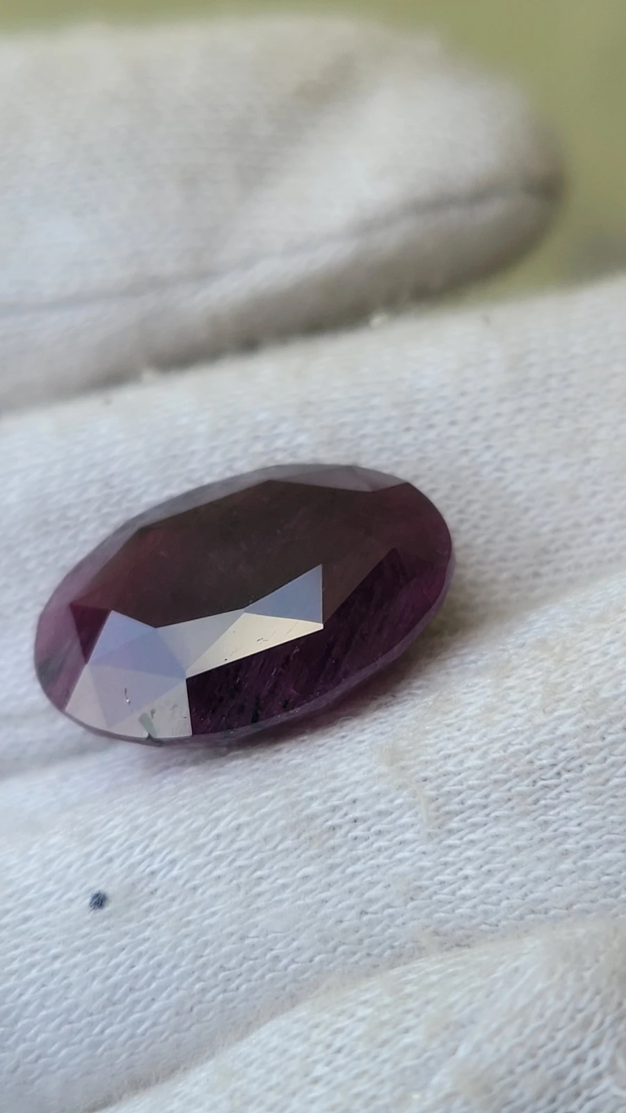 20.00 carats Kashmir sapphire oval cut From Pakistan — view 3