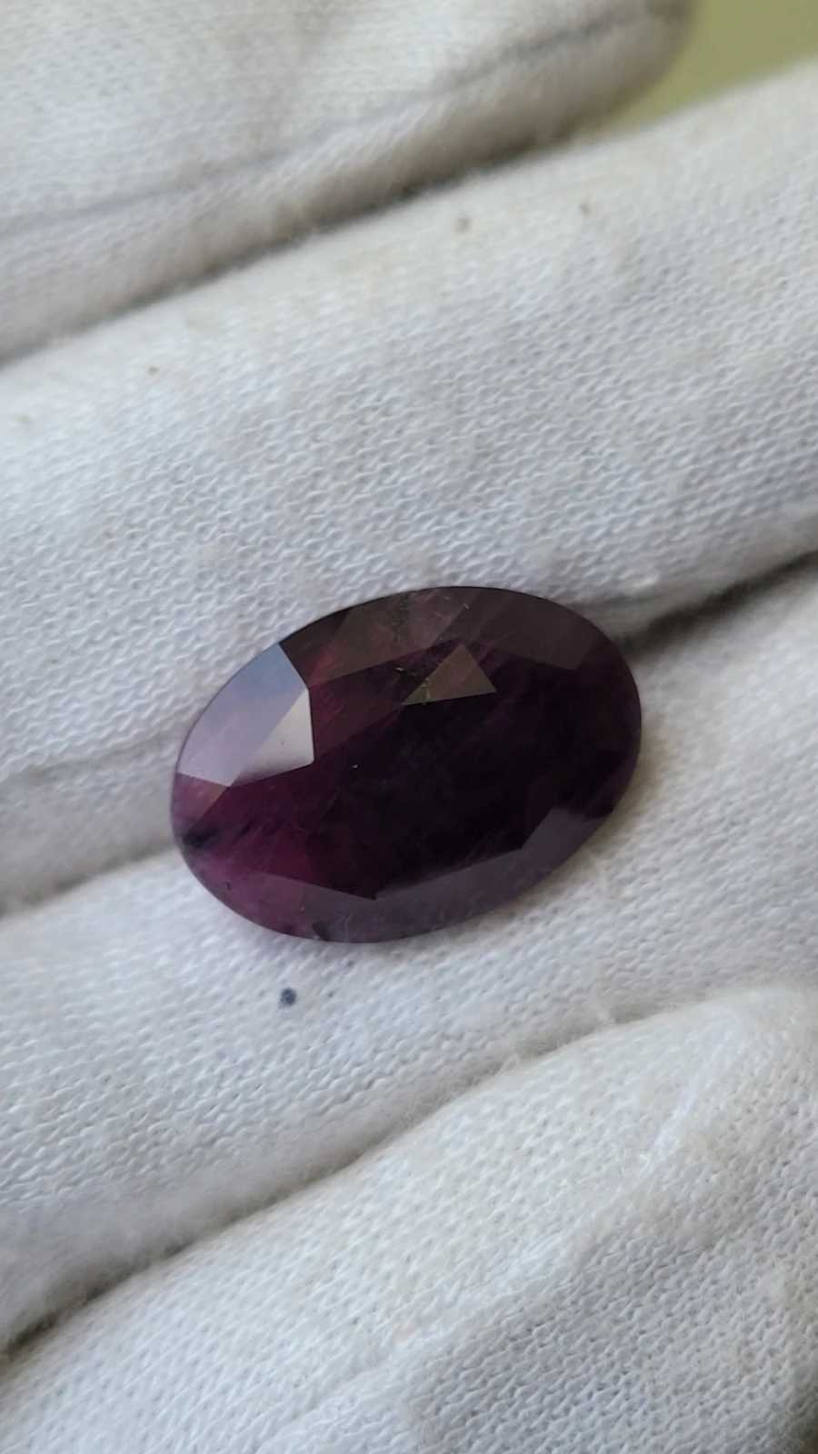 20.00 carats Kashmir sapphire oval cut From Pakistan — view 4