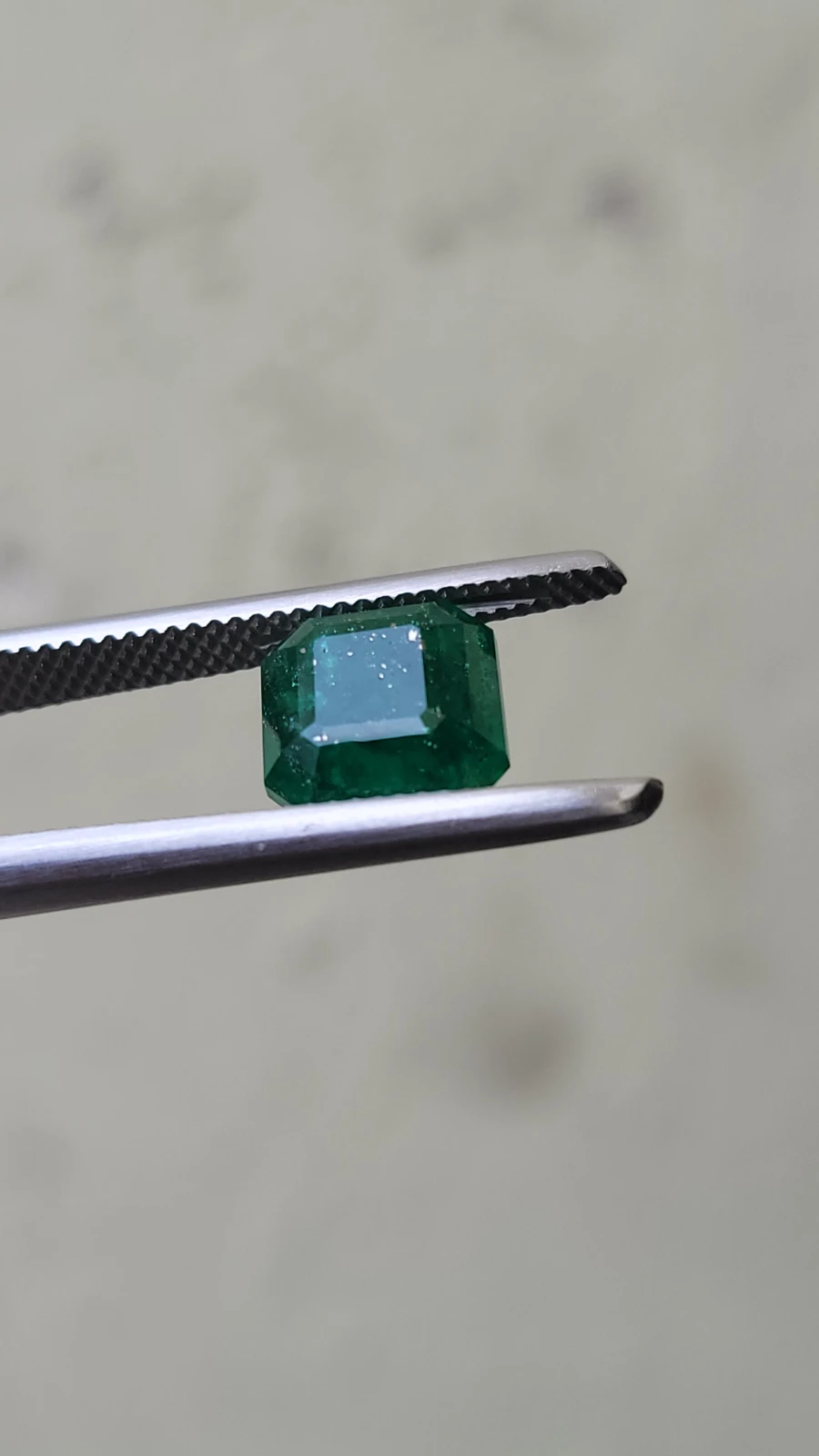 5.55 carats Swat Emerald Emerald cut From Pakistan — view 5