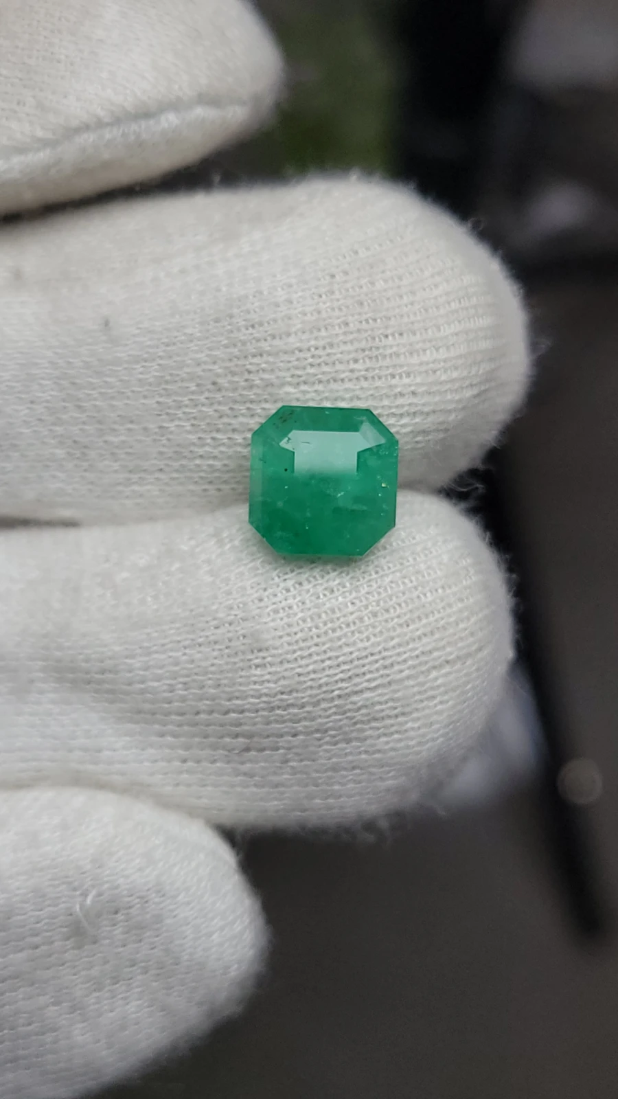 3.35 carats Emerald Emerald cut From Pakistan — view 1