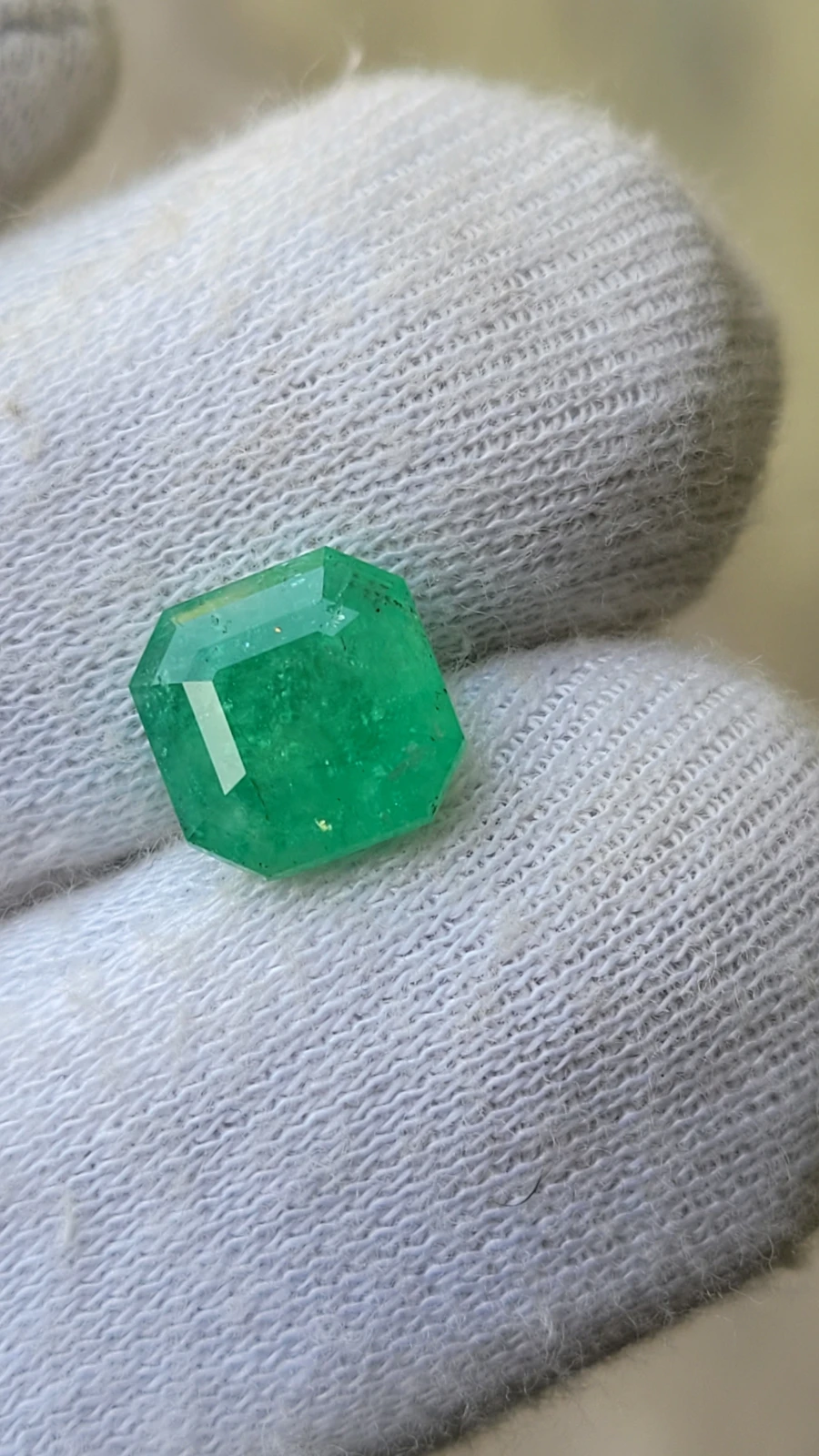 3.35 carats Emerald Emerald cut From Pakistan — view 4