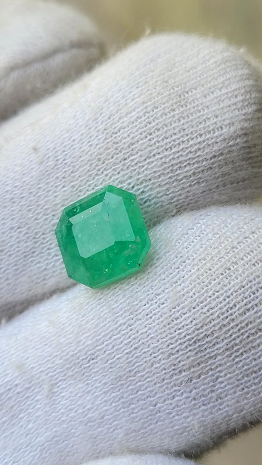 3.35 carats Emerald Emerald cut From Pakistan — view 5