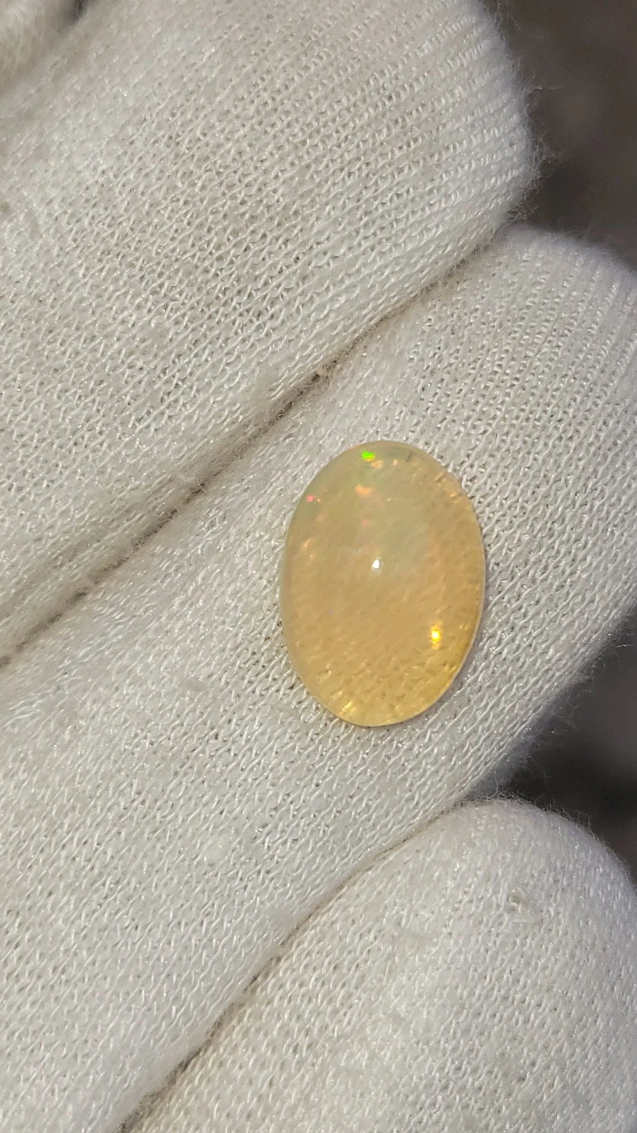 3.25 carats White opal Cabochon From Ethiopia — view 1