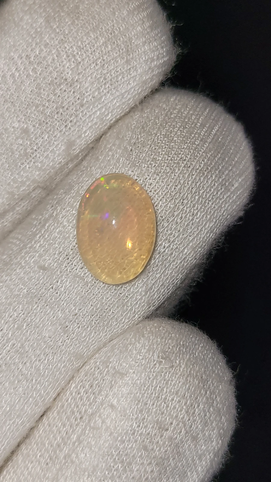 3.25 carats White opal Cabochon From Ethiopia — view 4