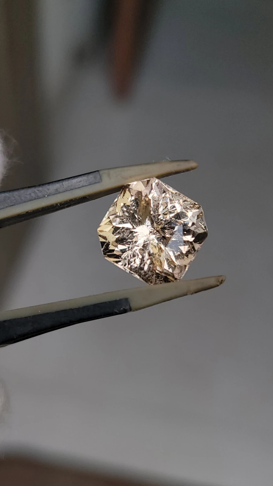 7.75 carats Topaz cushion cut from Pakistan — view 3