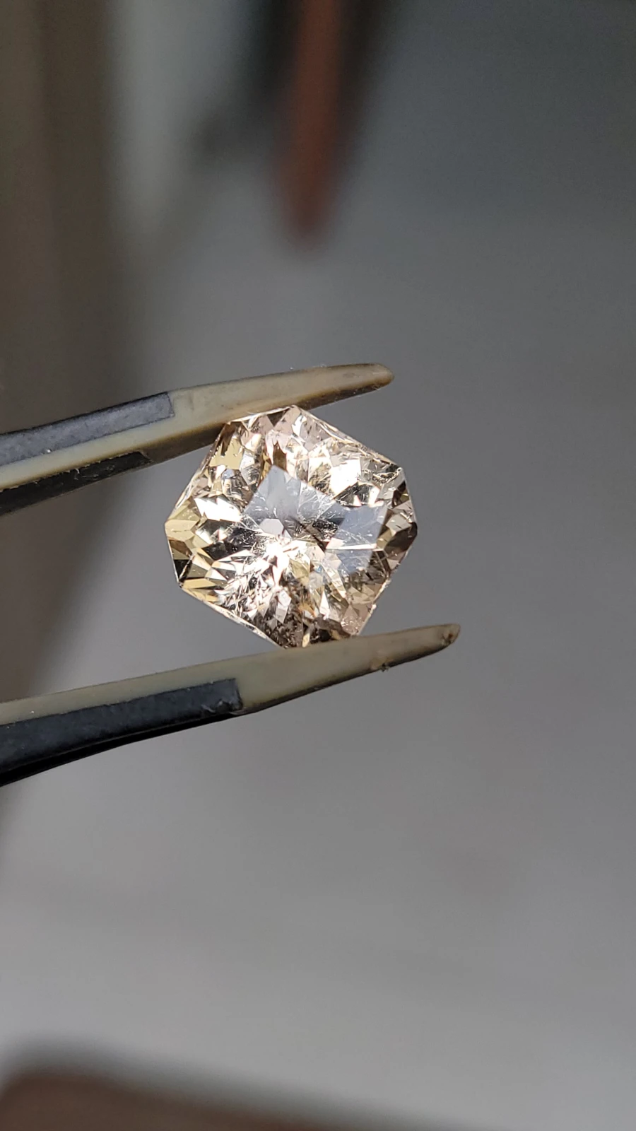 7.75 carats Topaz cushion cut from Pakistan — view 2