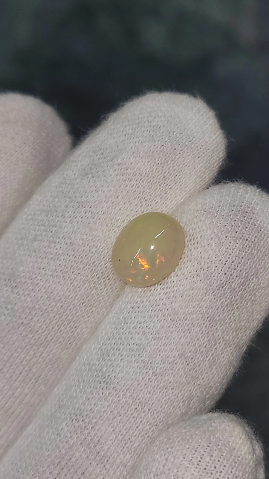 3.15 carats White opal Cabochon From Ethiopia — view 2