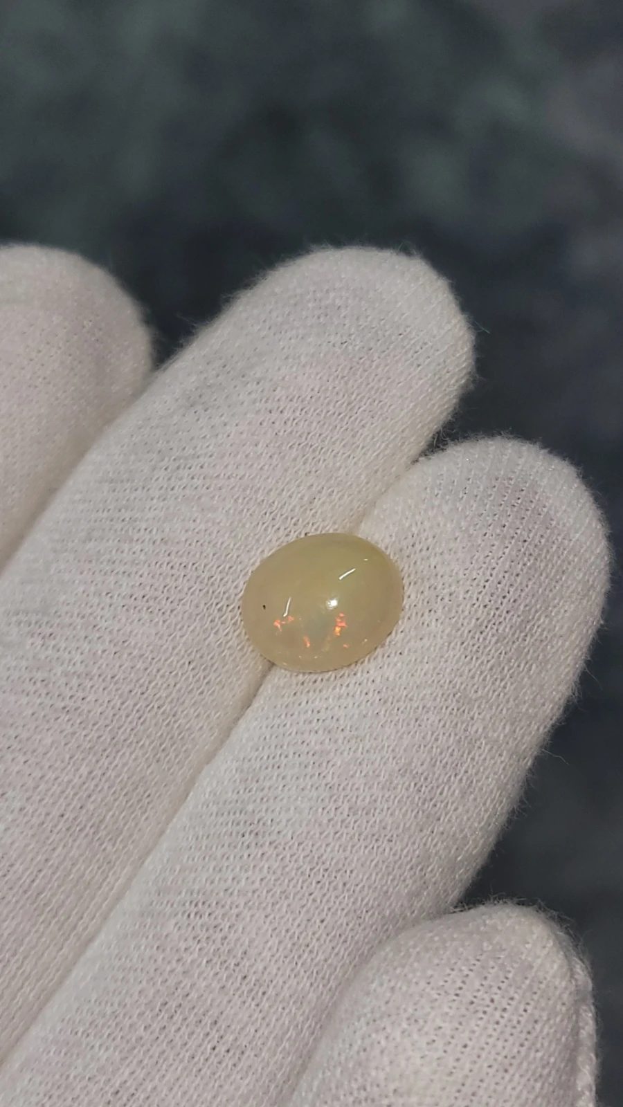 3.15 carats White opal Cabochon From Ethiopia — view 1