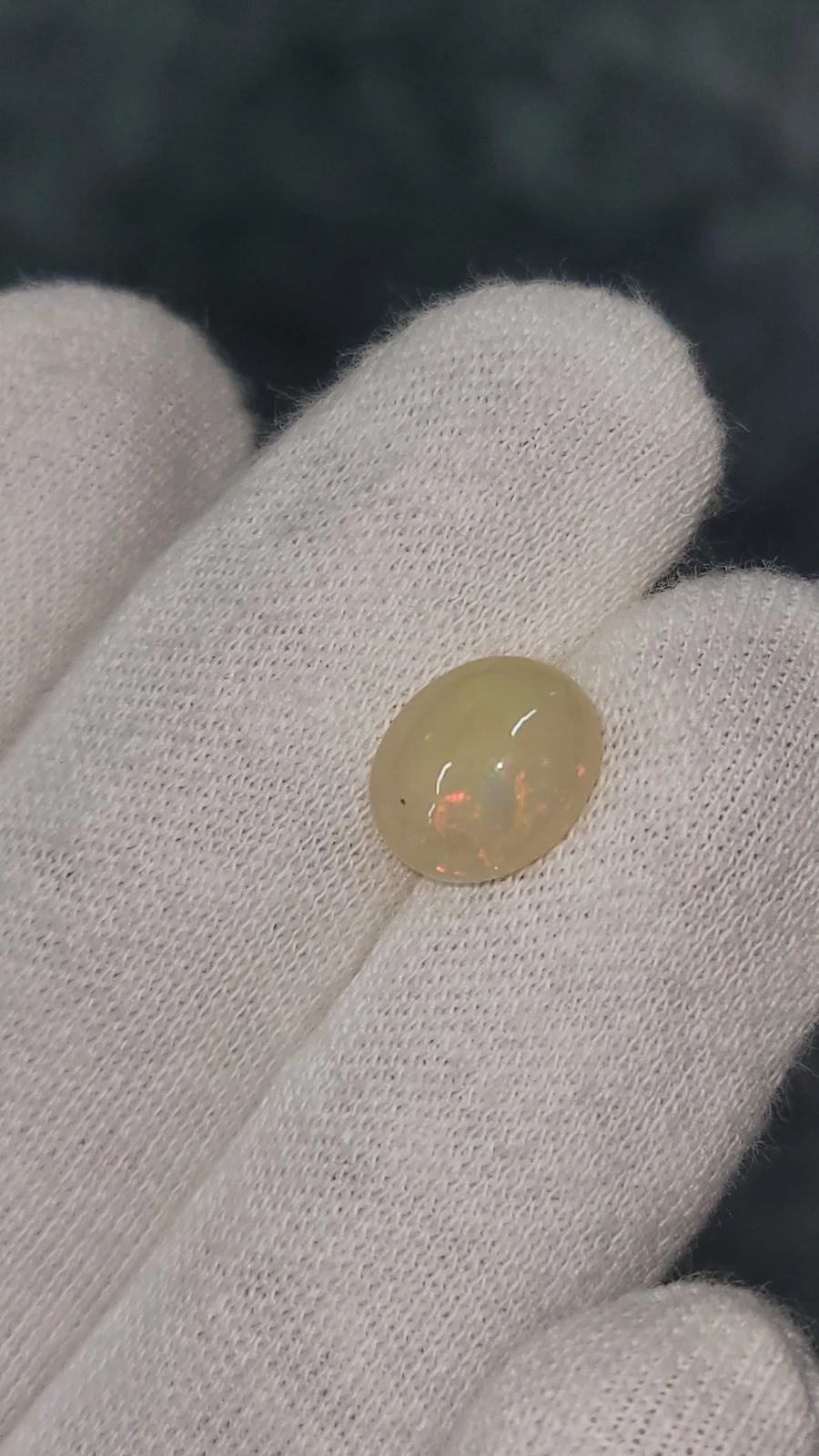 3.15 carats White opal Cabochon From Ethiopia — view 4