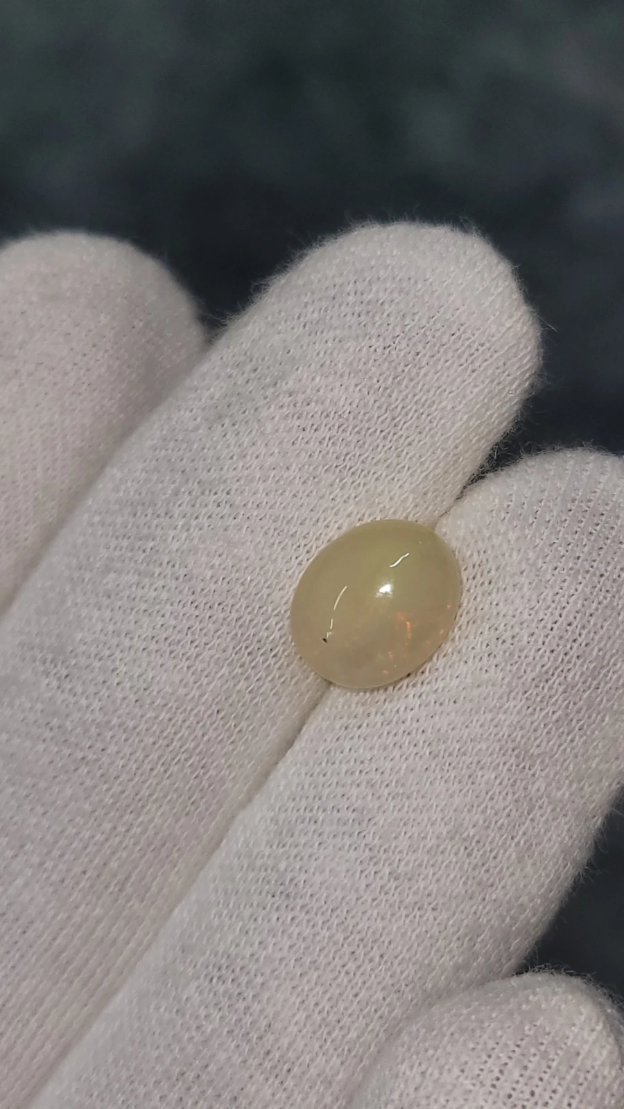 3.15 carats White opal Cabochon From Ethiopia — view 5