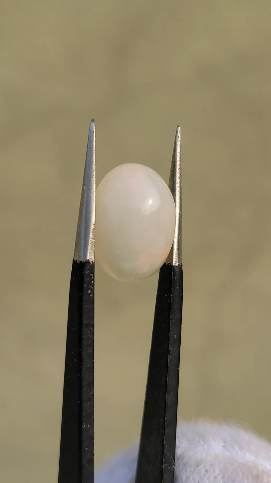 2.55ct White opal Cabochon From Ethiopia — view 1