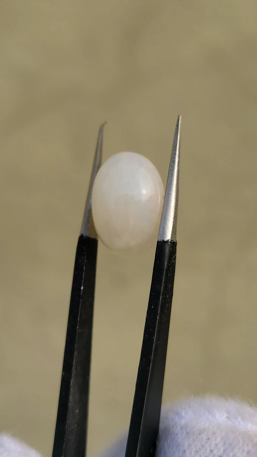 2.55ct White opal Cabochon From Ethiopia — view 2