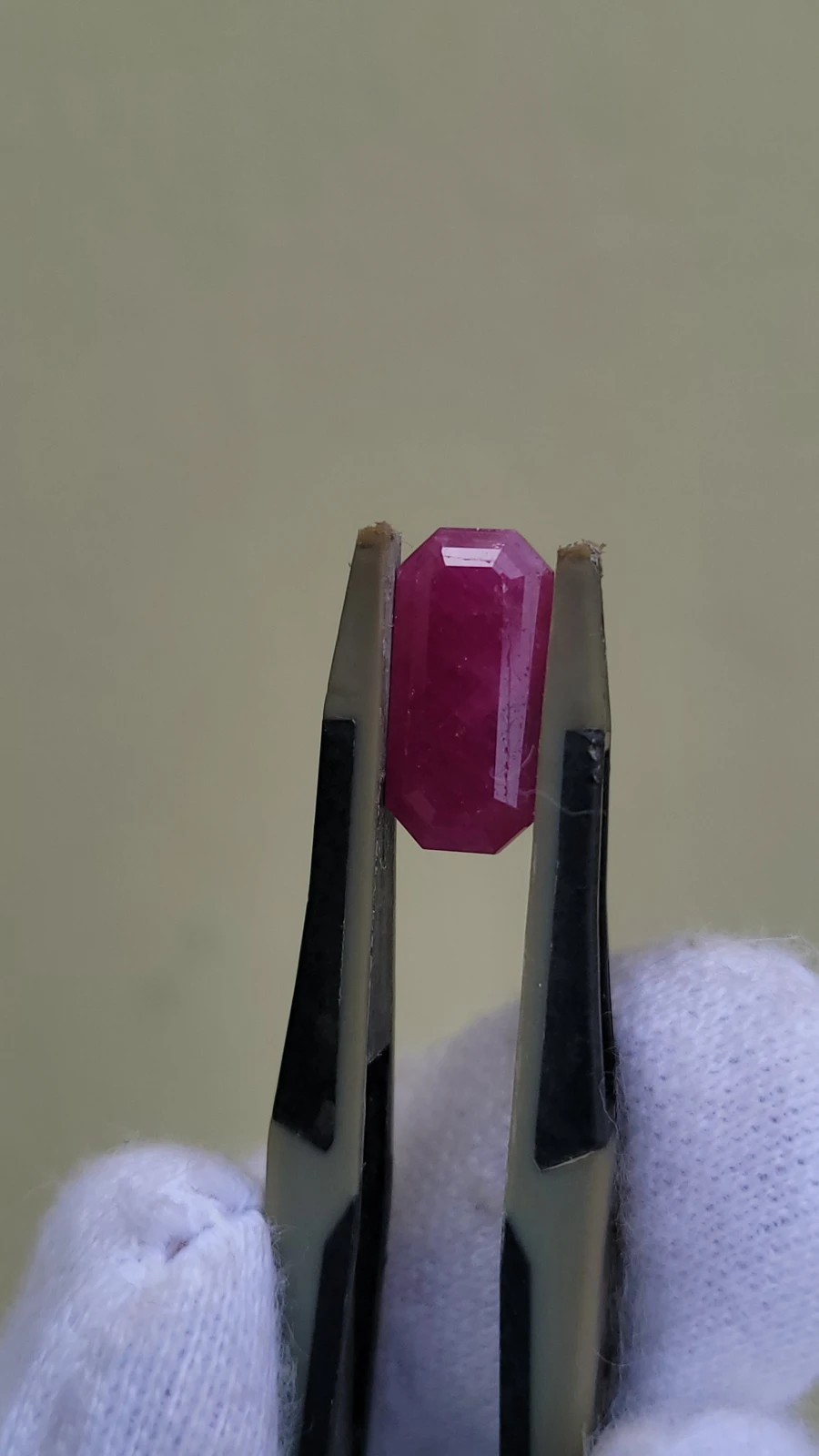 3.65 ct Ruby Emerald cut From Madagascar — view 1